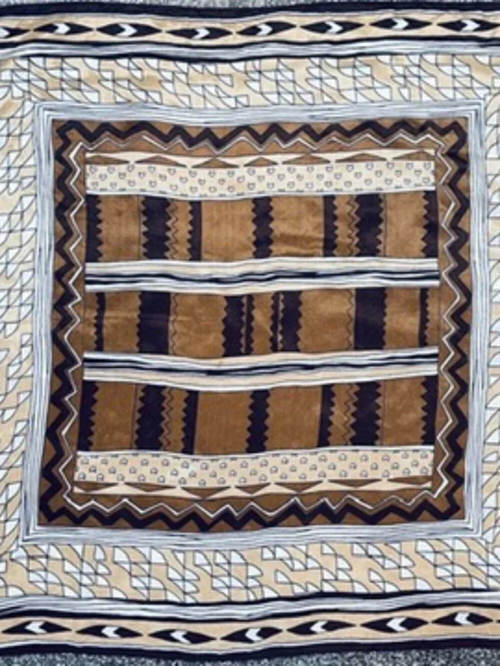 OSCAR DE LA RENTA Vintage 100% Silk Geometric Square Scarf 31